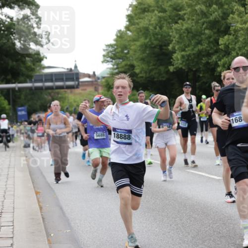 29.06.2025 - hella hamburg halbmarathon Jannik Wohlers http://msf.ph/oto/8336146 29.06.2025 10:40:53 Lombardsbrücke 1536, 1542, 1731, 2229, 2805, 3532, 3533, 3623, 4412, 4638, 5086, 5225, 5688, 5689, 5928, 5942, 6088, 6250, 6474, 6793, 6894, 7661, 7821, 8293, 8385, 8586, 8751, 8769, 8878, 8992, 9962, 10181, 10269, 10407, 10835, 11209, 11851, 13168, 13299, 13373, 13778, 13848, 14037, 14253, 14376, 15076, 15224, 15953, 16260, 16454, 16559, 16846, 16981, 17370, 17872, 18494, 18580, 18844, 18888 meine-sportfotos.de