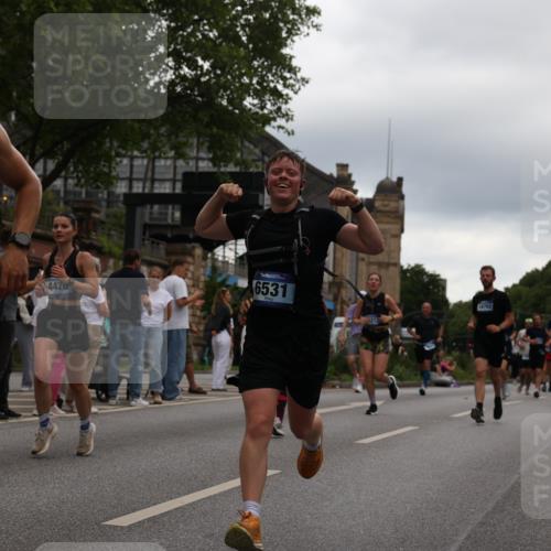 29.06.2025 - hella hamburg halbmarathon Yannick Fuchs http://msf.ph/oto/8336167 29.06.2025 10:51:56 20KM 1595, 1611, 2025, 2488, 2656, 2759, 2806, 2840, 2883, 2907, 3093, 3859, 4319, 4426, 4467, 4502, 4579, 4632, 4708, 4833, 5277, 5341, 5926, 6104, 6138, 6147, 6531, 6595, 7138, 7189, 8322, 8585, 9316, 9485, 10599, 10788, 11645, 12585, 13465, 13816, 13880, 14266, 14571, 15217, 15229, 16517, 16531, 17405, 17415, 17455, 17543, 17827, 18068, 18180, 18492, 18501, 18587, 18762, 18891 meine-sportfotos.de