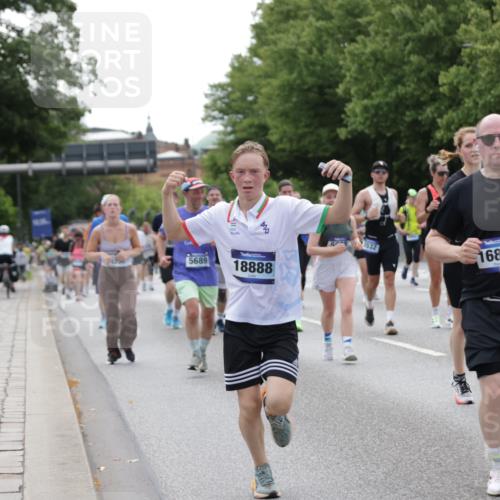 29.06.2025 - hella hamburg halbmarathon Jannik Wohlers http://msf.ph/oto/8336192 29.06.2025 10:40:54 Lombardsbrücke 1536, 1542, 1731, 2229, 2258, 2805, 3532, 3533, 3623, 4412, 4610, 5086, 5225, 5688, 5689, 5928, 5942, 6088, 6250, 6474, 6793, 6894, 7661, 7821, 8293, 8385, 8586, 8751, 8878, 8992, 9962, 10181, 10269, 10407, 10835, 11209, 11851, 13168, 13299, 13373, 13778, 13848, 14037, 14253, 14376, 15076, 15224, 15953, 16260, 16454, 16559, 16846, 16981, 17370, 17872, 18494, 18580, 18888 meine-sportfotos.de