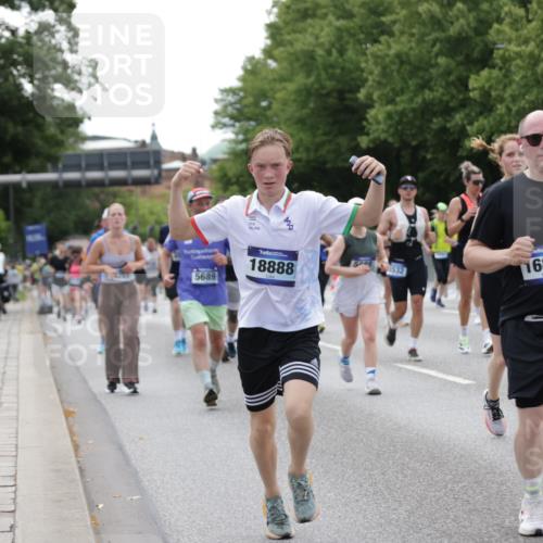 29.06.2025 - hella hamburg halbmarathon Jannik Wohlers http://msf.ph/oto/8336220 29.06.2025 10:40:54 Lombardsbrücke 1536, 1542, 1731, 2229, 2258, 2805, 3532, 3533, 3623, 4412, 4610, 5086, 5225, 5688, 5689, 5928, 5942, 6088, 6250, 6474, 6793, 6894, 7661, 7821, 8293, 8385, 8586, 8751, 8878, 8992, 9962, 10181, 10269, 10407, 10835, 11209, 11851, 13168, 13299, 13373, 13778, 13848, 14037, 14253, 14376, 15076, 15224, 15953, 16260, 16454, 16559, 16846, 16981, 17370, 17872, 18494, 18580, 18888 meine-sportfotos.de