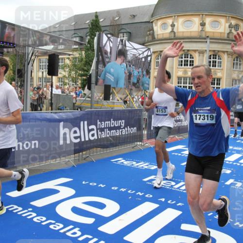 29.06.2025 - hella hamburg halbmarathon Michael Strokosch http://msf.ph/oto/8336227 29.06.2025 10:50:35 Ziel 1750, 3414, 4127, 5447, 6282, 7397, 8153, 8576, 11214, 11455, 12624, 13812, 14626, 15803, 16806, 17179, 17247, 17319, 18006 meine-sportfotos.de