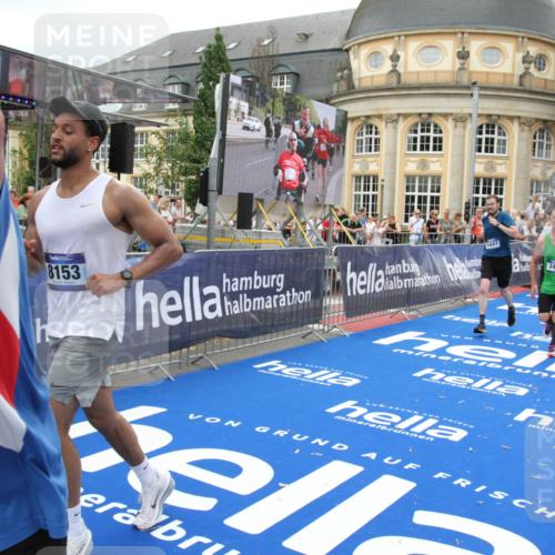 29.06.2025 - hella hamburg halbmarathon Michael Strokosch http://msf.ph/oto/8336256 29.06.2025 10:50:36 Ziel 1399, 1750, 3414, 4127, 4346, 5447, 6282, 7397, 7786, 8153, 8576, 9057, 11214, 11455, 13812, 14626, 15519, 15803, 16806, 17179, 17247, 17319, 18006 meine-sportfotos.de