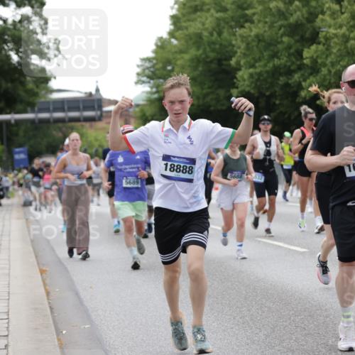 29.06.2025 - hella hamburg halbmarathon Jannik Wohlers http://msf.ph/oto/8336265 29.06.2025 10:40:54 Lombardsbrücke 1536, 1542, 1731, 2229, 2258, 2805, 3532, 3533, 3623, 4412, 4610, 5086, 5225, 5688, 5689, 5928, 5942, 6088, 6250, 6474, 6793, 6894, 7661, 7821, 8293, 8385, 8586, 8751, 8878, 8992, 9962, 10181, 10269, 10407, 10835, 11209, 11851, 13168, 13299, 13373, 13778, 13848, 14037, 14253, 14376, 15076, 15224, 15953, 16260, 16454, 16559, 16846, 16981, 17370, 17872, 18494, 18580, 18888 meine-sportfotos.de