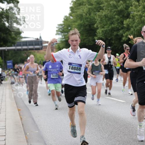 29.06.2025 - hella hamburg halbmarathon Jannik Wohlers http://msf.ph/oto/8336286 29.06.2025 10:40:54 Lombardsbrücke 1536, 1542, 1731, 2229, 2258, 2805, 3532, 3533, 3623, 4412, 4610, 5086, 5225, 5688, 5689, 5928, 5942, 6088, 6250, 6474, 6793, 6894, 7661, 7821, 8293, 8385, 8586, 8751, 8878, 8992, 9962, 10181, 10269, 10407, 10835, 11209, 11851, 13168, 13299, 13373, 13778, 13848, 14037, 14253, 14376, 15076, 15224, 15953, 16260, 16454, 16559, 16846, 16981, 17370, 17872, 18494, 18580, 18888 meine-sportfotos.de