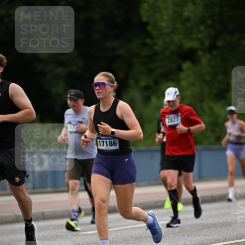 29.06.2025 - hella hamburg halbmarathon Dr. Thomas Lammeyer http://msf.ph/oto/8336307 29.06.2025 10:40:02 Kennedybrücke 1336, 1717, 2352, 2412, 2588, 2827, 3828, 4413, 4965, 5147, 5531, 6189, 6845, 6867, 7111, 7275, 8356, 8567, 8947, 9470, 9819, 10047, 10565, 10567, 11010, 11187, 11198, 11233, 11359 meine-sportfotos.de
