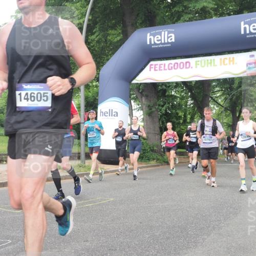 29.06.2025 - hella hamburg halbmarathon KatJ http://msf.ph/oto/8336360 29.06.2025 10:47:52 Zwischen KM18-KM19 1190, 3740, 6580, 7006, 8154, 8421, 8422, 8483 meine-sportfotos.de