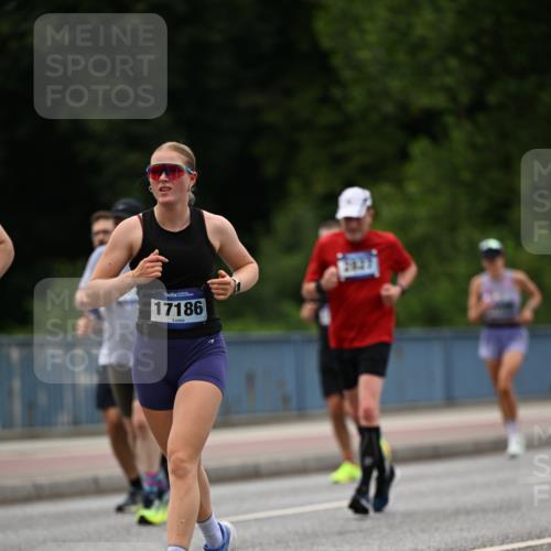 29.06.2025 - hella hamburg halbmarathon Dr. Thomas Lammeyer http://msf.ph/oto/8336377 29.06.2025 10:40:02 Kennedybrücke 1336, 1717, 2352, 2412, 2588, 2827, 3828, 4413, 4965, 5147, 5531, 6189, 6845, 6867, 7111, 7275, 8356, 8567, 8947, 9470, 9819, 10047, 10565, 10567, 11010, 11187, 11198, 11233, 11359 meine-sportfotos.de