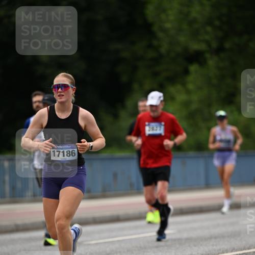 29.06.2025 - hella hamburg halbmarathon Dr. Thomas Lammeyer http://msf.ph/oto/8336418 29.06.2025 10:40:02 Kennedybrücke 1336, 1717, 2352, 2412, 2588, 2827, 3828, 4413, 4965, 5147, 5531, 6189, 6845, 6867, 7111, 7275, 8356, 8567, 8947, 9470, 9819, 10047, 10565, 10567, 11010, 11187, 11198, 11233, 11359 meine-sportfotos.de