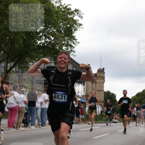 29.06.2025 - hella hamburg halbmarathon Yannick Fuchs http://msf.ph/oto/8336428 29.06.2025 10:51:56 20KM 1595, 1611, 2025, 2488, 2656, 2759, 2806, 2840, 2883, 2907, 3093, 3859, 4319, 4426, 4467, 4502, 4579, 4632, 4708, 4833, 5277, 5341, 5926, 6104, 6138, 6147, 6531, 6595, 7138, 7189, 8322, 8585, 9316, 9485, 10599, 10788, 11645, 12585, 13465, 13816, 13880, 14266, 14571, 15217, 15229, 16517, 16531, 17405, 17415, 17455, 17543, 17827, 18068, 18180, 18492, 18501, 18587, 18762, 18891 meine-sportfotos.de