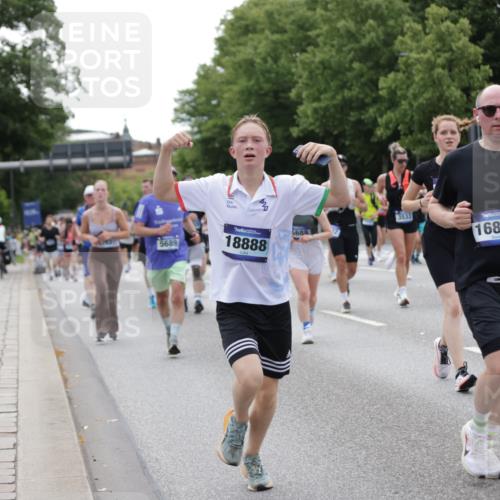 29.06.2025 - hella hamburg halbmarathon Jannik Wohlers http://msf.ph/oto/8336432 29.06.2025 10:40:54 Lombardsbrücke 1536, 1542, 1731, 2229, 2258, 2805, 3532, 3533, 3623, 4412, 4610, 5086, 5225, 5688, 5689, 5928, 5942, 6088, 6250, 6474, 6793, 6894, 7661, 7821, 8293, 8385, 8586, 8751, 8878, 8992, 9962, 10181, 10269, 10407, 10835, 11209, 11851, 13168, 13299, 13373, 13778, 13848, 14037, 14253, 14376, 15076, 15224, 15953, 16260, 16454, 16559, 16846, 16981, 17370, 17872, 18494, 18580, 18888 meine-sportfotos.de