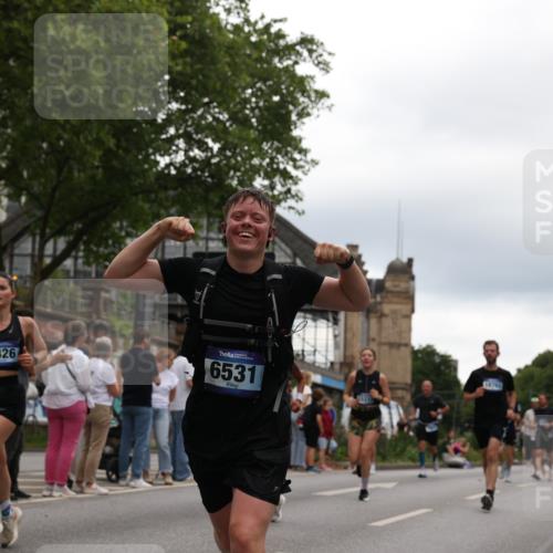 29.06.2025 - hella hamburg halbmarathon Yannick Fuchs http://msf.ph/oto/8336467 29.06.2025 10:51:56 20KM 1595, 1611, 2025, 2488, 2656, 2759, 2806, 2840, 2883, 2907, 3093, 3859, 4319, 4426, 4467, 4502, 4579, 4632, 4708, 4833, 5277, 5341, 5926, 6104, 6138, 6147, 6531, 6595, 7138, 7189, 8322, 8585, 9316, 9485, 10599, 10788, 11645, 12585, 13465, 13816, 13880, 14266, 14571, 15217, 15229, 16517, 16531, 17405, 17415, 17455, 17543, 17827, 18068, 18180, 18492, 18501, 18587, 18762, 18891 meine-sportfotos.de