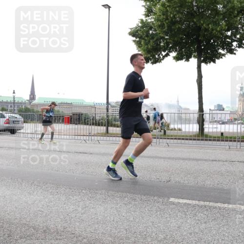 29.06.2025 - hella hamburg halbmarathon Lena Gebhardt http://msf.ph/oto/8336489 29.06.2025 10:38:06 Lombardsbrücke 1196, 1394, 1457, 1475, 1578, 1596, 1742, 1791, 1799, 1901, 1966, 1985, 2113, 2199, 2498, 2786, 2853, 3010, 3094, 3095, 3230, 3242, 3246, 3286, 3338, 3635, 3636, 3716, 3880, 4414, 4921, 5139, 5300, 5522, 5713, 5875, 6199, 6200, 6243, 6362, 6697, 6751, 6930, 7118, 7165, 7244, 7321, 7350, 7552, 7629, 7696, 7868, 7914, 8985, 9247, 9288, 9895, 10159, 10506, 10836, 11087, 11543, 12254, 17798 meine-sportfotos.de