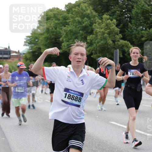 29.06.2025 - hella hamburg halbmarathon Jannik Wohlers http://msf.ph/oto/8336552 29.06.2025 10:40:55 Lombardsbrücke 1536, 1542, 1731, 2229, 2258, 2805, 3532, 3533, 3623, 4412, 4610, 5225, 5688, 5689, 5928, 5942, 6088, 6250, 6474, 6793, 6894, 7022, 7023, 7661, 7821, 8293, 8385, 8586, 8751, 8878, 8992, 9962, 10181, 10407, 10483, 10835, 11209, 11437, 11438, 11851, 12481, 13168, 13299, 13373, 13778, 13848, 14037, 14253, 14376, 15076, 15224, 15953, 16260, 16454, 16550, 16559, 16846, 16981, 17370, 18494, 18580, 18814, 18888 meine-sportfotos.de
