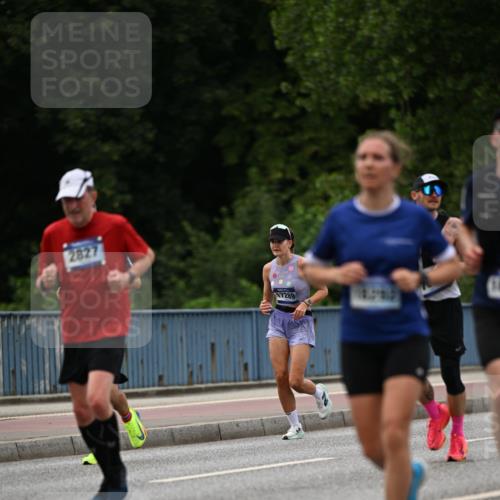 29.06.2025 - hella hamburg halbmarathon Dr. Thomas Lammeyer http://msf.ph/oto/8336553 29.06.2025 10:40:03 Kennedybrücke 1336, 1717, 2352, 2412, 2588, 2827, 3828, 4413, 4965, 5147, 5531, 6021, 6381, 6845, 6867, 7111, 7275, 8356, 8567, 8947, 9470, 9819, 10047, 10565, 10567, 11010, 11187, 11198, 11233, 11359 meine-sportfotos.de