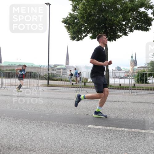 29.06.2025 - hella hamburg halbmarathon Lena Gebhardt http://msf.ph/oto/8336571 29.06.2025 10:38:06 Lombardsbrücke 1196, 1394, 1457, 1475, 1578, 1596, 1742, 1791, 1799, 1901, 1966, 1985, 2113, 2199, 2498, 2786, 2853, 3010, 3094, 3095, 3230, 3242, 3246, 3286, 3338, 3635, 3636, 3716, 3880, 4414, 4921, 5139, 5300, 5522, 5713, 5875, 6199, 6200, 6243, 6362, 6697, 6751, 6930, 7118, 7165, 7244, 7321, 7350, 7552, 7629, 7696, 7868, 7914, 8985, 9247, 9288, 9895, 10159, 10506, 10836, 11087, 11543, 12254, 17798 meine-sportfotos.de