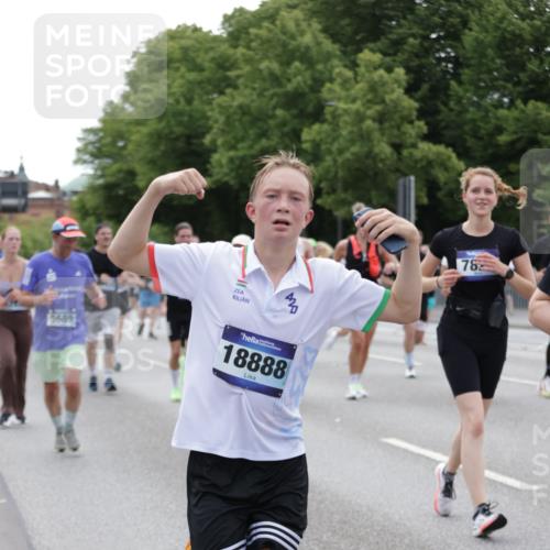 29.06.2025 - hella hamburg halbmarathon Jannik Wohlers http://msf.ph/oto/8336583 29.06.2025 10:40:55 Lombardsbrücke 1536, 1542, 1731, 2229, 2258, 2805, 3532, 3533, 3623, 4412, 4610, 5225, 5688, 5689, 5928, 5942, 6088, 6250, 6474, 6793, 6894, 7022, 7023, 7661, 7821, 8293, 8385, 8586, 8751, 8878, 8992, 9962, 10181, 10407, 10483, 10835, 11209, 11437, 11438, 11851, 12481, 13168, 13299, 13373, 13778, 13848, 14037, 14253, 14376, 15076, 15224, 15953, 16260, 16454, 16550, 16559, 16846, 16981, 17370, 18494, 18580, 18814, 18888 meine-sportfotos.de