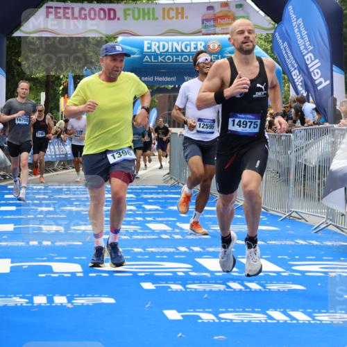 29.06.2025 - hella hamburg halbmarathon Strokosch-Dieckow http://msf.ph/oto/8336592 29.06.2025 10:33:39 Ziel 1053, 1396, 2228, 2746, 2836, 4246, 5193, 8312, 12595, 14975, 16755, 17191, 18854 meine-sportfotos.de