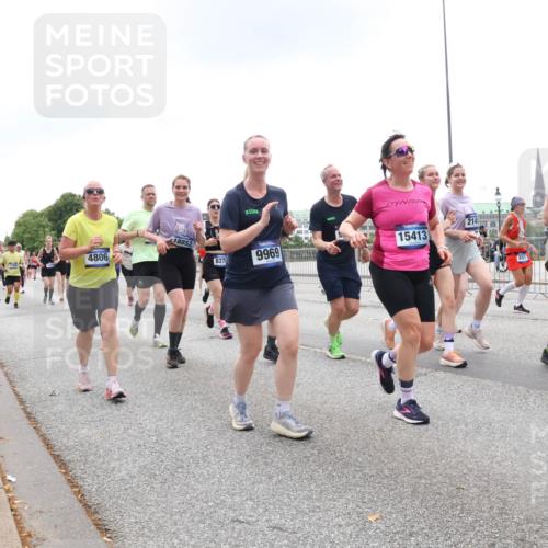 29.06.2025 - hella hamburg halbmarathon Lena Gebhardt http://msf.ph/oto/8336600 29.06.2025 10:47:39 Lombardsbrücke 4806, 10, 214, 15413, 18852, 8270, 9969, 1045, 1246, 1392, 1434, 1463, 1523, 1618, 1639, 1704, 1926, 2148, 2197, 2407, 2491, 2545, 2704, 2790, 2882, 2994, 3049, 3339, 4037, 4184, 4325, 4423, 4806, 4856, 4895, 4974, 4975, 5621, 5622, 5886, 5895, 6255, 6256, 6879, 6995, 7403, 7427, 7430, 7431, 7630, 7631, 7970, 8077, 8105, 8131, 8270, 8310, 8550, 8774, 8915, 8953, 9018, 9687, 9696, 9697, 10658, 10991, 11351, 11458, 11730, 11738, 11802, 11909, 12431 meine-sportfotos.de