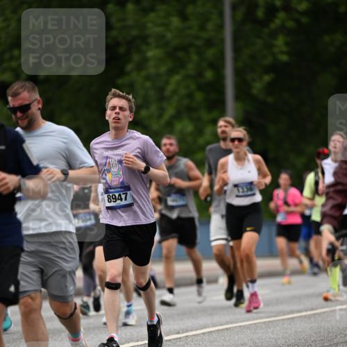29.06.2025 - hella hamburg halbmarathon Dr. Thomas Lammeyer http://msf.ph/oto/8336633 29.06.2025 10:40:04 Kennedybrücke 1336, 1717, 2352, 2412, 2588, 2827, 3828, 4413, 4965, 5012, 5147, 5531, 6021, 6381, 6845, 6867, 7111, 7275, 8356, 8567, 8947, 9470, 9819, 10047, 10565, 10567, 11010, 11187, 11198, 11233 meine-sportfotos.de
