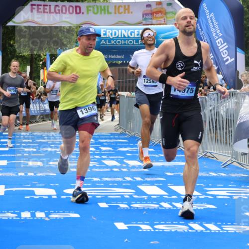 29.06.2025 - hella hamburg halbmarathon Strokosch-Dieckow http://msf.ph/oto/8336639 29.06.2025 10:33:39 Ziel 1053, 1396, 2228, 2746, 2836, 4246, 5193, 8312, 12595, 14975, 16755, 17191, 18854 meine-sportfotos.de