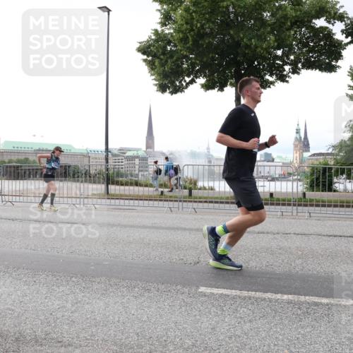 29.06.2025 - hella hamburg halbmarathon Lena Gebhardt http://msf.ph/oto/8336662 29.06.2025 10:38:06 Lombardsbrücke 1857, 1196, 1394, 1457, 1475, 1578, 1596, 1742, 1791, 1799, 1901, 1966, 1985, 2113, 2199, 2498, 2786, 2853, 3010, 3094, 3095, 3230, 3242, 3246, 3286, 3338, 3635, 3636, 3716, 3880, 4414, 4921, 5139, 5300, 5522, 5713, 5875, 6199, 6200, 6243, 6362, 6697, 6751, 6930, 7118, 7165, 7244, 7321, 7350, 7552, 7629, 7696, 7868, 7914, 8985, 9247, 9288, 9895, 10159, 10506, 10836, 11087, 11543, 12254, 17798 meine-sportfotos.de