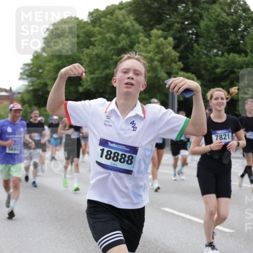 29.06.2025 - hella hamburg halbmarathon Jannik Wohlers http://msf.ph/oto/8336663 29.06.2025 10:40:55 Lombardsbrücke 1536, 1542, 1731, 2229, 2258, 2805, 3532, 3533, 3623, 4412, 4610, 5225, 5688, 5689, 5928, 5942, 6088, 6250, 6474, 6793, 6894, 7022, 7023, 7661, 7821, 8293, 8385, 8586, 8751, 8878, 8992, 9962, 10181, 10407, 10483, 10835, 11209, 11437, 11438, 11851, 12481, 13168, 13299, 13373, 13778, 13848, 14037, 14253, 14376, 15076, 15224, 15953, 16260, 16454, 16550, 16559, 16846, 16981, 17370, 18494, 18580, 18814, 18888 meine-sportfotos.de