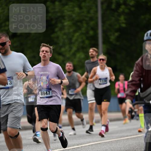29.06.2025 - hella hamburg halbmarathon Dr. Thomas Lammeyer http://msf.ph/oto/8336665 29.06.2025 10:40:05 Kennedybrücke 1336, 1717, 2352, 2412, 2588, 2827, 3741, 3828, 4413, 5012, 5531, 6021, 6381, 6845, 6867, 7111, 7275, 8356, 8567, 8947, 9470, 9819, 10047, 10119, 10565, 10567, 11010, 11187, 11198, 11233 meine-sportfotos.de
