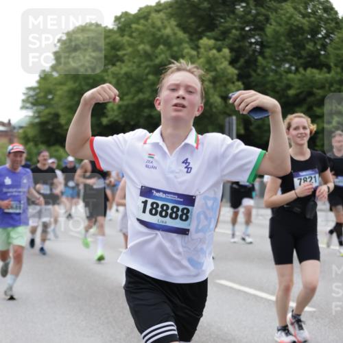 29.06.2025 - hella hamburg halbmarathon Jannik Wohlers http://msf.ph/oto/8336691 29.06.2025 10:40:55 Lombardsbrücke 1536, 1542, 1731, 2229, 2258, 2805, 3532, 3533, 3623, 4412, 4610, 5225, 5688, 5689, 5928, 5942, 6088, 6250, 6474, 6793, 6894, 7022, 7023, 7661, 7821, 8293, 8385, 8586, 8751, 8878, 8992, 9962, 10181, 10407, 10483, 10835, 11209, 11437, 11438, 11851, 12481, 13168, 13299, 13373, 13778, 13848, 14037, 14253, 14376, 15076, 15224, 15953, 16260, 16454, 16550, 16559, 16846, 16981, 17370, 18494, 18580, 18814, 18888 meine-sportfotos.de