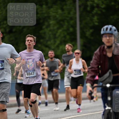 29.06.2025 - hella hamburg halbmarathon Dr. Thomas Lammeyer http://msf.ph/oto/8336692 29.06.2025 10:40:05 Kennedybrücke 1336, 1717, 2352, 2412, 2588, 2827, 3741, 3828, 4413, 5012, 5531, 6021, 6381, 6845, 6867, 7111, 7275, 8356, 8567, 8947, 9470, 9819, 10047, 10119, 10565, 10567, 11010, 11187, 11198, 11233 meine-sportfotos.de