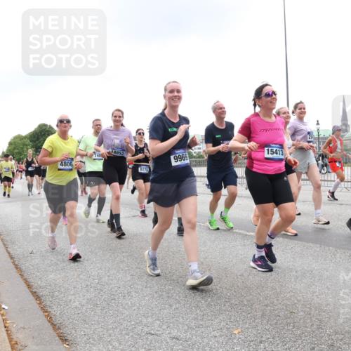 29.06.2025 - hella hamburg halbmarathon Lena Gebhardt http://msf.ph/oto/8336716 29.06.2025 10:47:39 Lombardsbrücke 4806, 740, 18852, 8270, 9969, 15413, 1045, 1246, 1392, 1434, 1463, 1523, 1618, 1639, 1704, 1926, 2148, 2197, 2407, 2491, 2545, 2704, 2790, 2882, 2994, 3049, 3339, 4037, 4184, 4325, 4423, 4806, 4856, 4895, 4974, 4975, 5621, 5622, 5886, 5895, 6255, 6256, 6879, 6995, 7403, 7427, 7430, 7431, 7630, 7631, 7970, 8077, 8105, 8131, 8270, 8310, 8550, 8774, 8915, 8953, 9018, 9687, 9696, 9697, 10658, 10991, 11351, 11458, 11730, 11738, 11802, 11909, 12431 meine-sportfotos.de