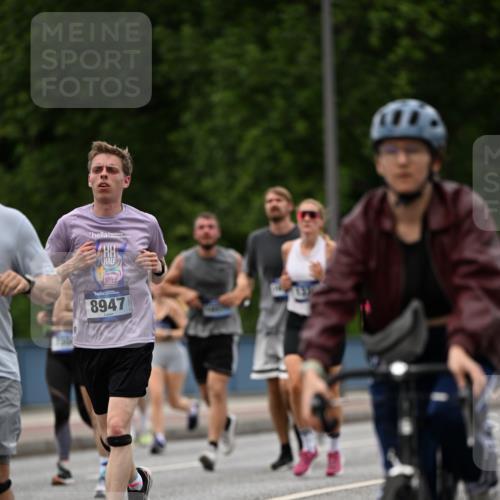 29.06.2025 - hella hamburg halbmarathon Dr. Thomas Lammeyer http://msf.ph/oto/8336718 29.06.2025 10:40:05 Kennedybrücke 1336, 1717, 2352, 2412, 2588, 2827, 3741, 3828, 4413, 5012, 5531, 6021, 6381, 6845, 6867, 7111, 7275, 8356, 8567, 8947, 9470, 9819, 10047, 10119, 10565, 10567, 11010, 11187, 11198, 11233 meine-sportfotos.de