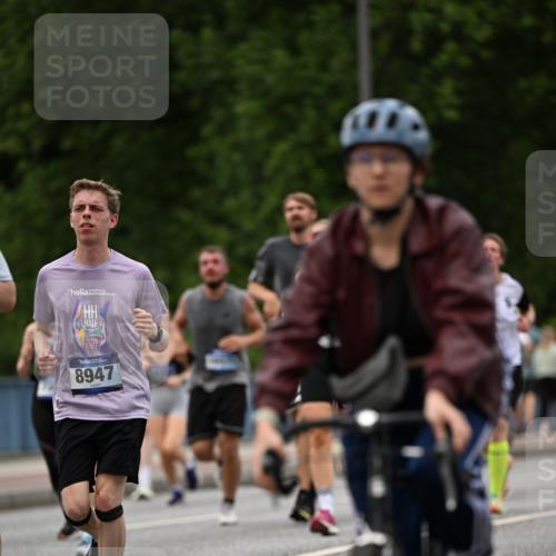 29.06.2025 - hella hamburg halbmarathon Dr. Thomas Lammeyer http://msf.ph/oto/8336726 29.06.2025 10:40:05 Kennedybrücke 1336, 1717, 2352, 2412, 2588, 2827, 3741, 3828, 4413, 5012, 5531, 6021, 6381, 6845, 6867, 7111, 7275, 8356, 8567, 8947, 9470, 9819, 10047, 10119, 10565, 10567, 11010, 11187, 11198, 11233 meine-sportfotos.de