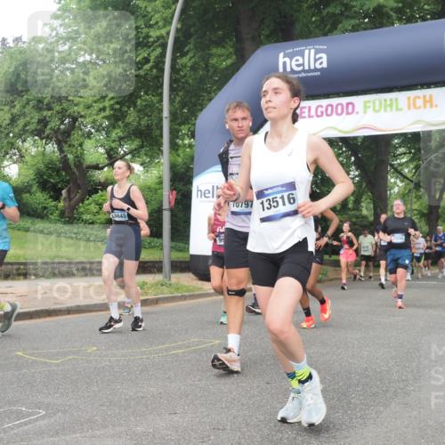 29.06.2025 - hella hamburg halbmarathon KatJ http://msf.ph/oto/8336733 29.06.2025 10:47:54 Zwischen KM18-KM19 3740, 5602, 5603, 5708, 6580, 7006, 7757, 8154, 8421, 8422 meine-sportfotos.de