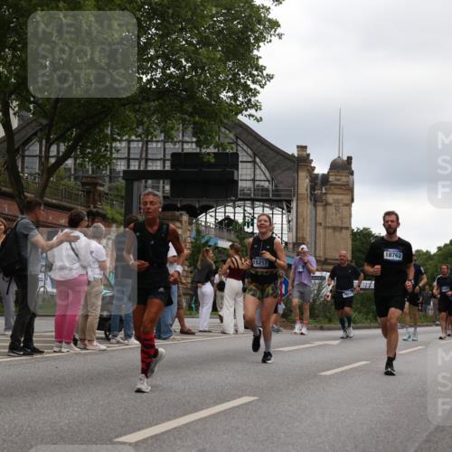 29.06.2025 - hella hamburg halbmarathon Yannick Fuchs http://msf.ph/oto/8336754 29.06.2025 10:51:57 20KM 1595, 1611, 2025, 2488, 2656, 2759, 2840, 2883, 2907, 3093, 3859, 4319, 4426, 4467, 4502, 4632, 4708, 4833, 5277, 5341, 5926, 6104, 6138, 6147, 6531, 6595, 7082, 7138, 7189, 8322, 8585, 9316, 9485, 10599, 10788, 11645, 12585, 13465, 13816, 13880, 14266, 14571, 15217, 15229, 15434, 16517, 16531, 17405, 17415, 17543, 17827, 18068, 18180, 18492, 18501, 18587, 18762, 18891 meine-sportfotos.de