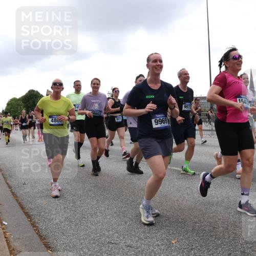 29.06.2025 - hella hamburg halbmarathon Lena Gebhardt http://msf.ph/oto/8336805 29.06.2025 10:47:39 Lombardsbrücke 480, 740, 18852, 827, 9969, 9972, 154, 27, 102, 1045, 1246, 1392, 1434, 1463, 1523, 1618, 1639, 1704, 1926, 2148, 2197, 2407, 2491, 2545, 2704, 2790, 2882, 2994, 3049, 3339, 4037, 4184, 4325, 4423, 4806, 4856, 4895, 4974, 4975, 5621, 5622, 5886, 5895, 6255, 6256, 6879, 6995, 7403, 7427, 7430, 7431, 7630, 7631, 7970, 8077, 8105, 8131, 8270, 8310, 8550, 8774, 8915, 8953, 9018, 9687, 9696, 9697, 10658, 10991, 11351, 11458, 11730, 11738, 11802, 11909, 12431 meine-sportfotos.de