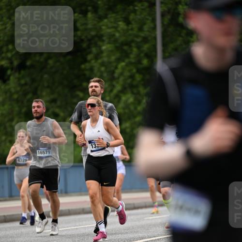 29.06.2025 - hella hamburg halbmarathon Dr. Thomas Lammeyer http://msf.ph/oto/8336806 29.06.2025 10:40:06 Kennedybrücke 1036, 1336, 1717, 2352, 2412, 2588, 2827, 3741, 3828, 4413, 5012, 5531, 6021, 6381, 6845, 6867, 7111, 7275, 7927, 8356, 8567, 8947, 9470, 9819, 10047, 10119, 10565, 10567, 11010, 11187, 11198, 11233 meine-sportfotos.de