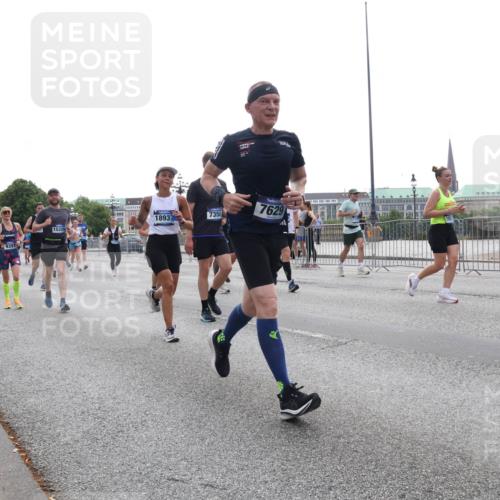 29.06.2025 - hella hamburg halbmarathon Lena Gebhardt http://msf.ph/oto/8336825 29.06.2025 10:38:07 Lombardsbrücke 13103, 1893, 7350, 7629, 15329, 9391, 1196, 1394, 1457, 1475, 1578, 1596, 1742, 1791, 1799, 1901, 1966, 1985, 2113, 2199, 2498, 2786, 2853, 3010, 3094, 3095, 3230, 3242, 3246, 3286, 3338, 3635, 3636, 3716, 3777, 3880, 4414, 4921, 5139, 5300, 5522, 5713, 5735, 5875, 6199, 6200, 6243, 6362, 6697, 6751, 6930, 7118, 7165, 7244, 7321, 7350, 7552, 7629, 7696, 7868, 7914, 8985, 9247, 9288, 9895, 10159, 10836, 11087, 11543, 12254, 17798 meine-sportfotos.de