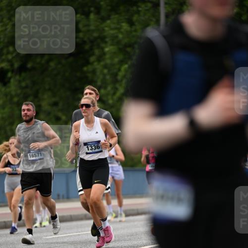 29.06.2025 - hella hamburg halbmarathon Dr. Thomas Lammeyer http://msf.ph/oto/8336842 29.06.2025 10:40:06 Kennedybrücke 1036, 1336, 1717, 2352, 2412, 2588, 2827, 3741, 3828, 4413, 5012, 5531, 6021, 6381, 6845, 6867, 7111, 7275, 7927, 8356, 8567, 8947, 9470, 9819, 10047, 10119, 10565, 10567, 11010, 11187, 11198, 11233 meine-sportfotos.de