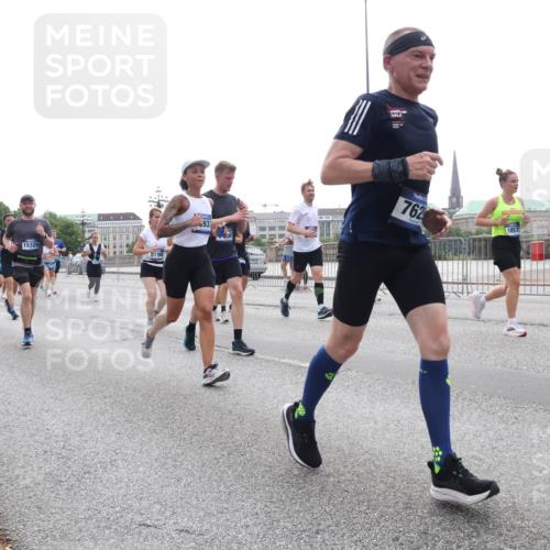 29.06.2025 - hella hamburg halbmarathon Lena Gebhardt http://msf.ph/oto/8336875 29.06.2025 10:38:07 Lombardsbrücke 13103, 9391, 15329, 8198, 931, 762, 18572, 1196, 1394, 1457, 1475, 1578, 1596, 1742, 1791, 1799, 1901, 1966, 1985, 2113, 2199, 2498, 2786, 2853, 3010, 3094, 3095, 3230, 3242, 3246, 3286, 3338, 3635, 3636, 3716, 3777, 3880, 4414, 4921, 5139, 5300, 5522, 5713, 5735, 5875, 6199, 6200, 6243, 6362, 6697, 6751, 6930, 7118, 7165, 7244, 7321, 7350, 7552, 7629, 7696, 7868, 7914, 8985, 9247, 9288, 9895, 10159, 10836, 11087, 11543, 12254, 17798 meine-sportfotos.de