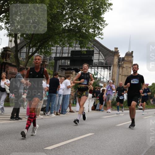 29.06.2025 - hella hamburg halbmarathon Yannick Fuchs http://msf.ph/oto/8336878 29.06.2025 10:51:57 20KM 1595, 1611, 2025, 2488, 2656, 2759, 2840, 2883, 2907, 3093, 3859, 4319, 4426, 4467, 4502, 4632, 4708, 4833, 5277, 5341, 5926, 6104, 6138, 6147, 6531, 6595, 7082, 7138, 7189, 8322, 8585, 9316, 9485, 10599, 10788, 11645, 12585, 13465, 13816, 13880, 14266, 14571, 15217, 15229, 15434, 16517, 16531, 17405, 17415, 17543, 17827, 18068, 18180, 18492, 18501, 18587, 18762, 18891 meine-sportfotos.de