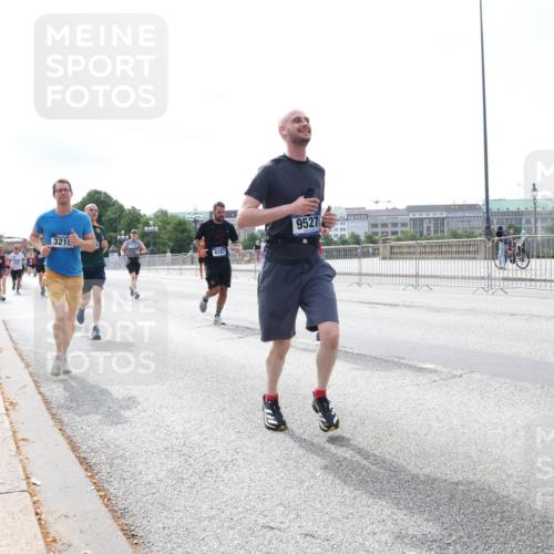 29.06.2025 - hella hamburg halbmarathon Lena Gebhardt http://msf.ph/oto/8336891 29.06.2025 10:13:21 Lombardsbrücke 3218, 4187, 9527, 1007, 1020, 1051, 1747, 1859, 2055, 2942, 2961, 3218, 3360, 3728, 3729, 4187, 4532, 4795, 4950, 5232, 5546, 6026, 6489, 6717, 6724, 7346, 7446, 7447, 7460, 7873, 8279, 8398, 8405, 8913, 9128, 9141, 9527, 9612, 10067, 10402, 11720, 12492, 12928, 12929, 13331, 13928, 14404, 15531, 15663, 15922, 16030, 16255, 16323, 16437, 16491, 17474, 17699, 17988, 18048, 18222, 18231, 18320, 18530, 18732 meine-sportfotos.de
