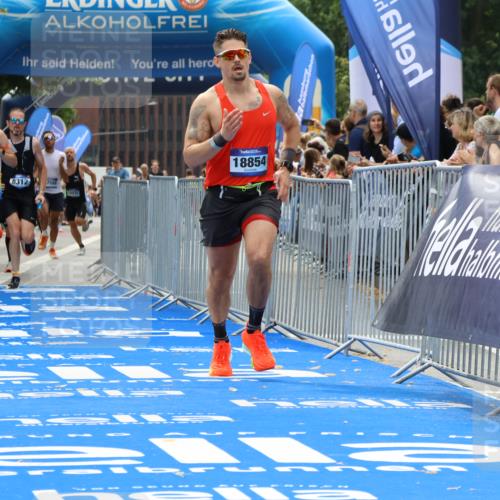 29.06.2025 - hella hamburg halbmarathon Strokosch-Dieckow http://msf.ph/oto/8336916 29.06.2025 10:33:32 Ziel 1053, 1396, 2836, 4602, 8312, 8956, 12595, 14975, 15326, 16931, 17191, 18731, 18854 meine-sportfotos.de