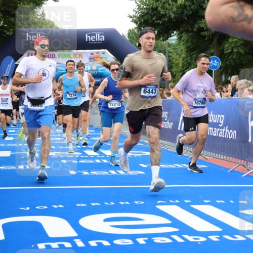 29.06.2025 - hella hamburg halbmarathon Strokosch-Dieckow http://msf.ph/oto/8336949 29.06.2025 10:54:11 Ziel 1410, 3103, 3177, 3208, 3209, 3861, 3898, 5638, 6082, 6084, 6294, 6443, 6581, 7274, 8223, 8390, 9791, 11430, 12213, 13033, 13397, 13794, 13803, 15169, 15524, 16527, 16574, 16750, 16780, 16871, 17087 meine-sportfotos.de