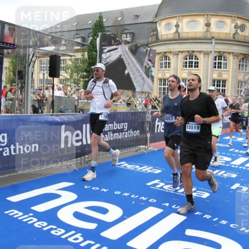 29.06.2025 - hella hamburg halbmarathon Michael Strokosch http://msf.ph/oto/8336960 29.06.2025 10:50:42 Ziel 1399, 1750, 2788, 4346, 6662, 6712, 7134, 7583, 7786, 7952, 8576, 9057, 11214, 11356, 13701, 13808, 13875, 15519, 15803, 16291, 17179, 18006, 18413, 18820 meine-sportfotos.de