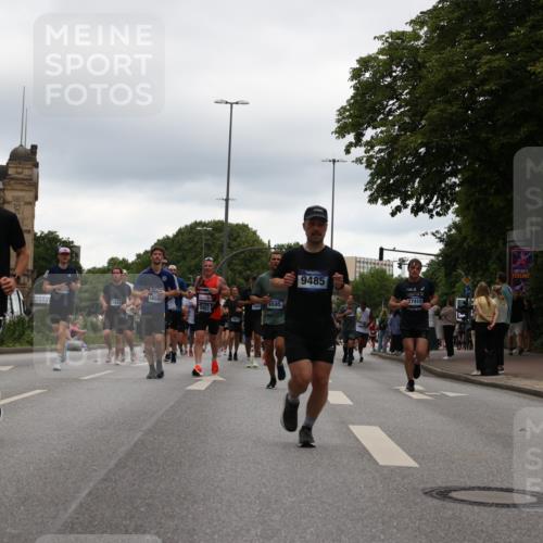 29.06.2025 - hella hamburg halbmarathon Yannick Fuchs http://msf.ph/oto/8336967 29.06.2025 10:51:58 20KM 1595, 1611, 2025, 2488, 2656, 2759, 2840, 2883, 2907, 3093, 3859, 4319, 4426, 4467, 4502, 4632, 4708, 4833, 5277, 5341, 5926, 6104, 6138, 6147, 6531, 6595, 7082, 7138, 7189, 8322, 8585, 9316, 9485, 10599, 10788, 11645, 12585, 13465, 13816, 13880, 14266, 14571, 15217, 15434, 16517, 16531, 17405, 17415, 17543, 17827, 18068, 18180, 18492, 18501, 18587, 18762, 18891 meine-sportfotos.de