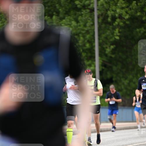 29.06.2025 - hella hamburg halbmarathon Dr. Thomas Lammeyer http://msf.ph/oto/8336974 29.06.2025 10:40:07 Kennedybrücke 1036, 1336, 1717, 2352, 2412, 2588, 2827, 3741, 4413, 5012, 5531, 6021, 6381, 6845, 6867, 6896, 7111, 7275, 7927, 8356, 8567, 8947, 9470, 9819, 10047, 10119, 10567, 11010, 11187, 11198, 11233 meine-sportfotos.de