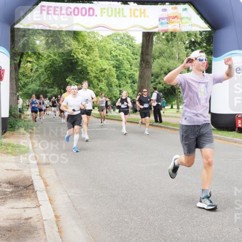 29.06.2025 - hella hamburg halbmarathon MichiJ http://msf.ph/oto/8336984 29.06.2025 10:39:19 Zwischen KM18-KM19 1098, 7409, 8139, 9876, 12580, 15426, 17682, 18801 meine-sportfotos.de