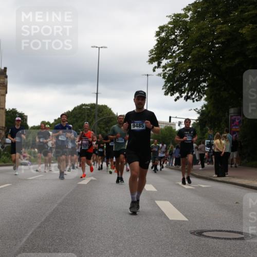 29.06.2025 - hella hamburg halbmarathon Yannick Fuchs http://msf.ph/oto/8337000 29.06.2025 10:51:58 20KM 1595, 1611, 2025, 2488, 2656, 2759, 2840, 2883, 2907, 3093, 3859, 4319, 4426, 4467, 4502, 4632, 4708, 4833, 5277, 5341, 5926, 6104, 6138, 6147, 6531, 6595, 7082, 7138, 7189, 8322, 8585, 9316, 9485, 10599, 10788, 11645, 12585, 13465, 13816, 13880, 14266, 14571, 15217, 15434, 16517, 16531, 17405, 17415, 17543, 17827, 18068, 18180, 18492, 18501, 18587, 18762, 18891 meine-sportfotos.de