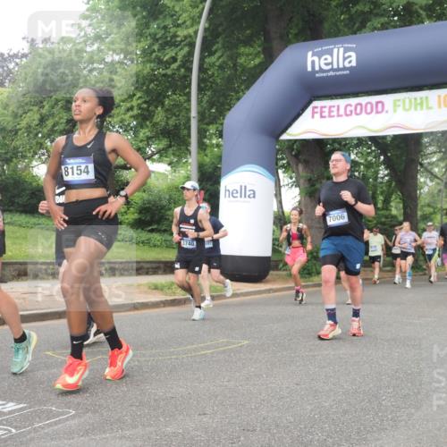 29.06.2025 - hella hamburg halbmarathon KatJ http://msf.ph/oto/8337018 29.06.2025 10:47:55 Zwischen KM18-KM19 3740, 5602, 5603, 5708, 6580, 7006, 7757, 8154, 8421, 8422 meine-sportfotos.de