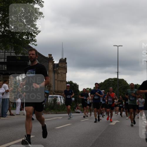 29.06.2025 - hella hamburg halbmarathon Yannick Fuchs http://msf.ph/oto/8337043 29.06.2025 10:51:59 20KM 1595, 1611, 2025, 2488, 2656, 2759, 2840, 2883, 2907, 3093, 3859, 4319, 4426, 4467, 4502, 4632, 4708, 4833, 5277, 5341, 5926, 6104, 6138, 6147, 6531, 6595, 7082, 7138, 7189, 8322, 8585, 9316, 9485, 10599, 10788, 11645, 12585, 13465, 13816, 13880, 14266, 14571, 15217, 15434, 15527, 16517, 16531, 17405, 17415, 17543, 17827, 18068, 18180, 18492, 18501, 18587, 18762, 18891 meine-sportfotos.de